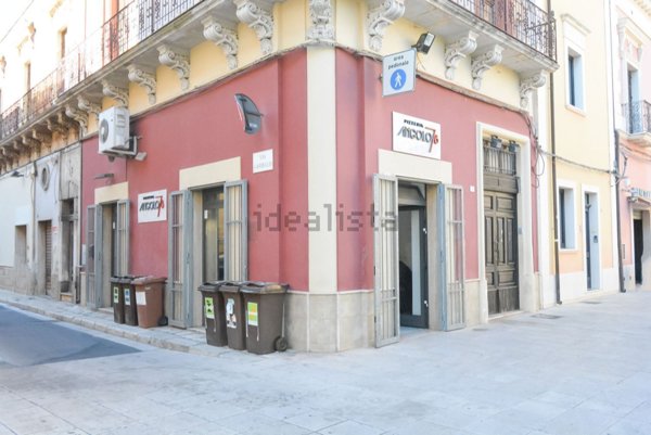 locale commerciale in vendita a San Vito dei Normanni in zona Centro Storico