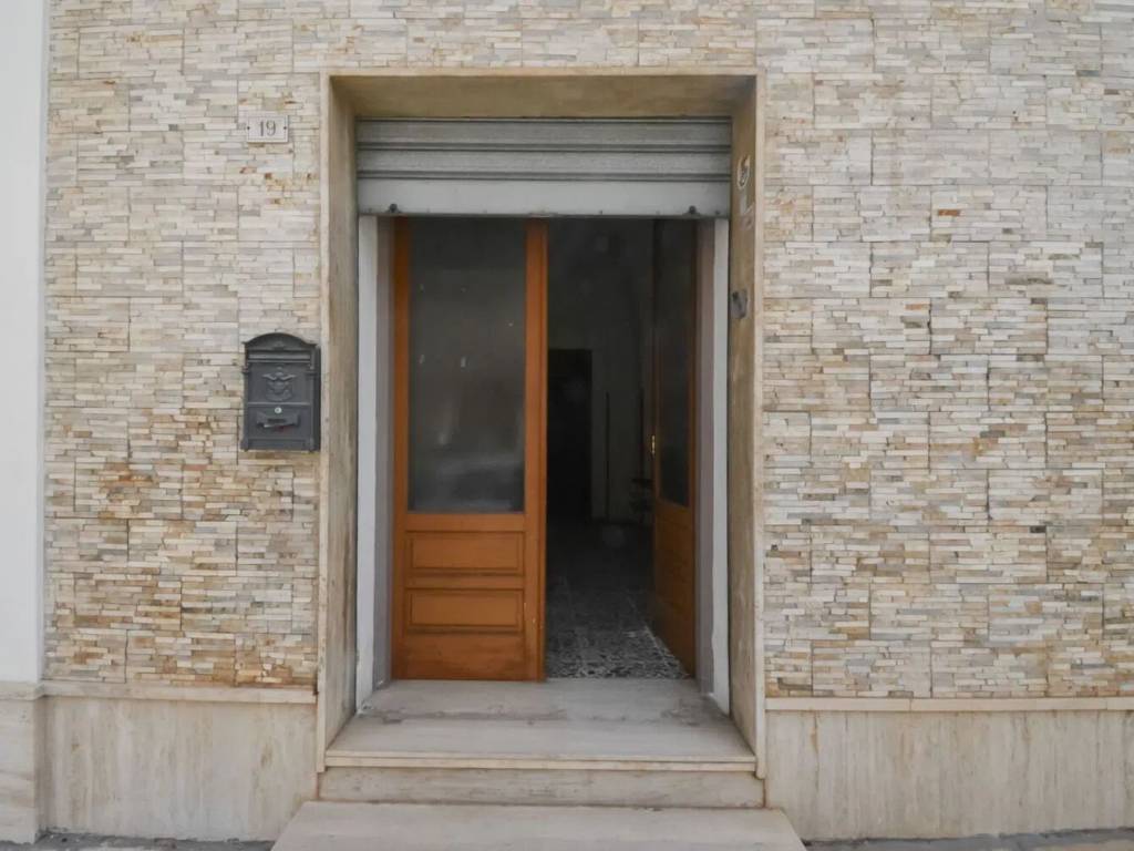negozio in vendita a San Vito dei Normanni in zona Centro Storico