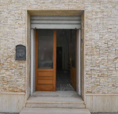 negozio in vendita a San Vito dei Normanni in zona Centro Storico