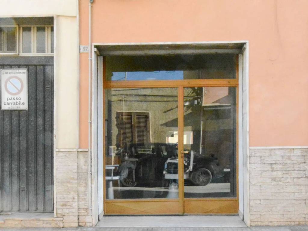 negozio in vendita a San Vito dei Normanni