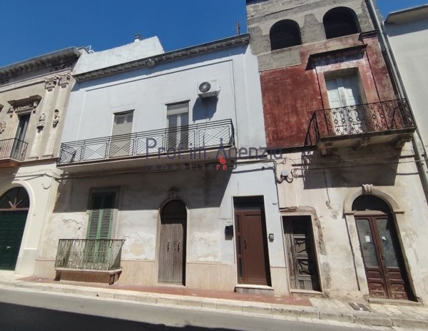 casa indipendente in vendita a San Vito dei Normanni in zona Centro Storico
