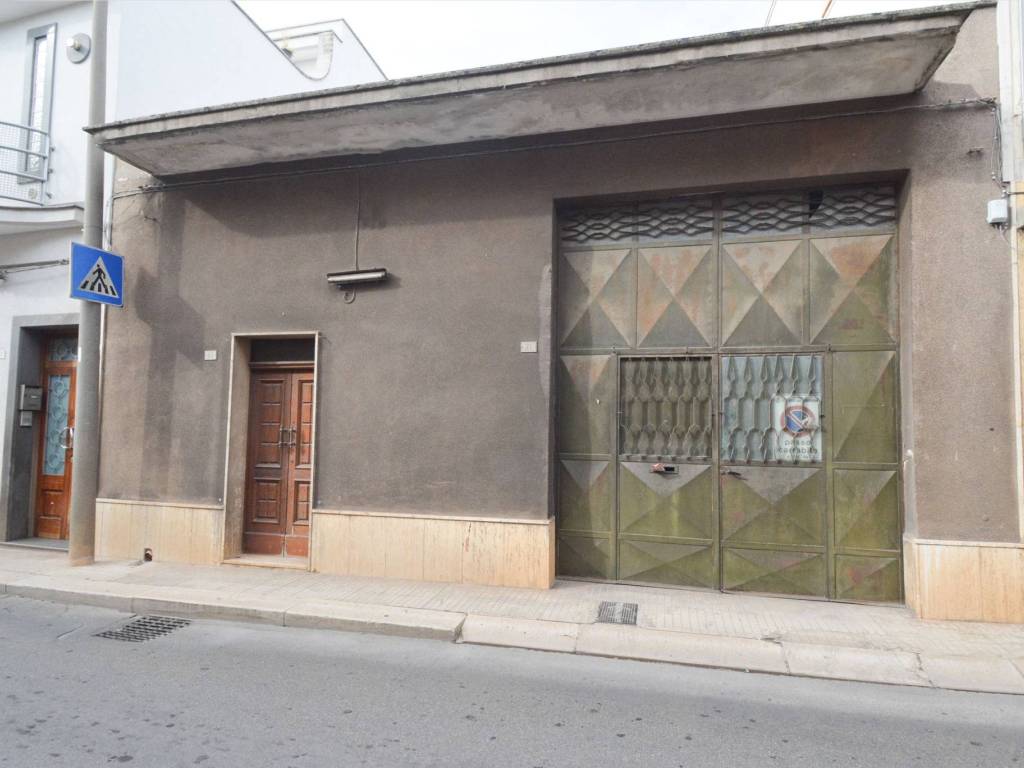 appartamento in vendita a San Vito dei Normanni in zona Centro Storico