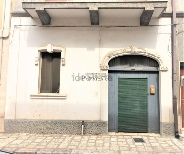 casa indipendente in vendita a San Vito dei Normanni in zona Centro Storico