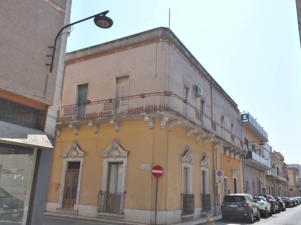 casa indipendente in vendita a San Vito dei Normanni in zona Centro Storico