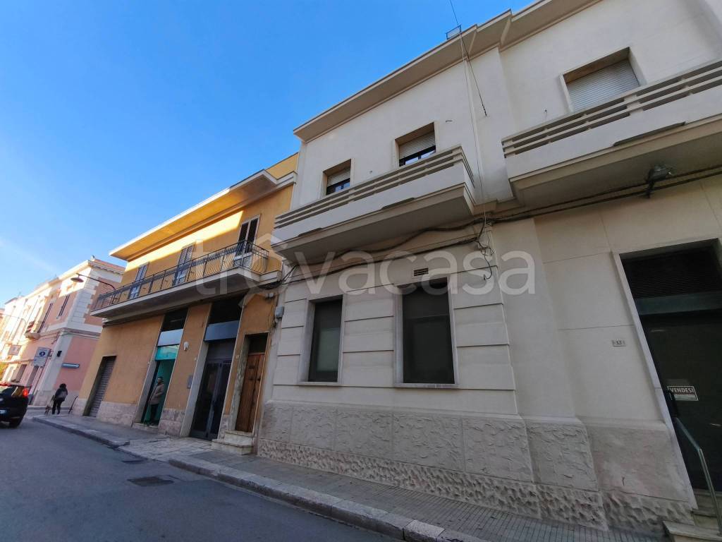 negozio in vendita a San Vito dei Normanni in zona Centro Storico