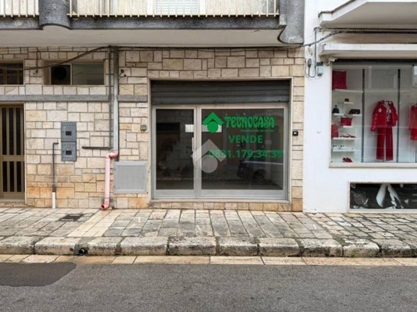 locale commerciale in vendita a San Vito dei Normanni in zona Centro Storico