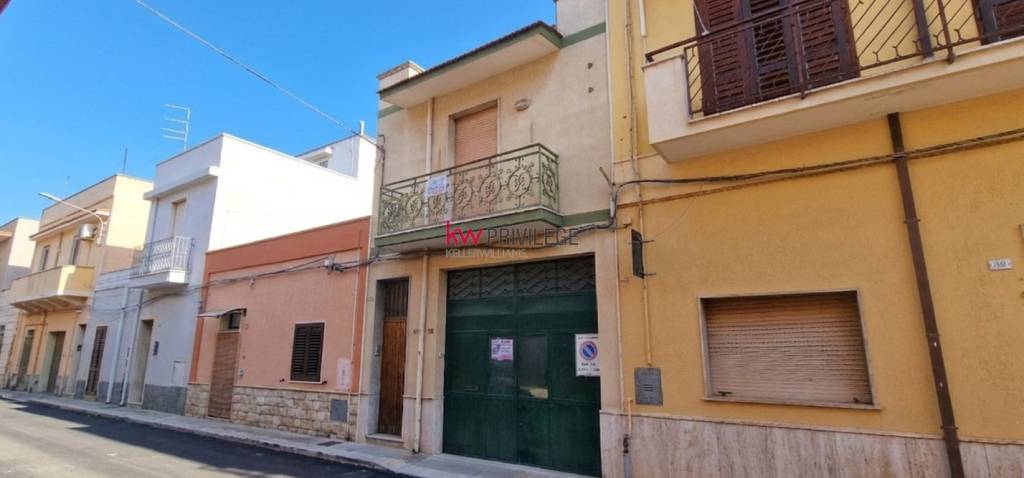 casa indipendente in vendita a San Vito dei Normanni in zona Centro Storico