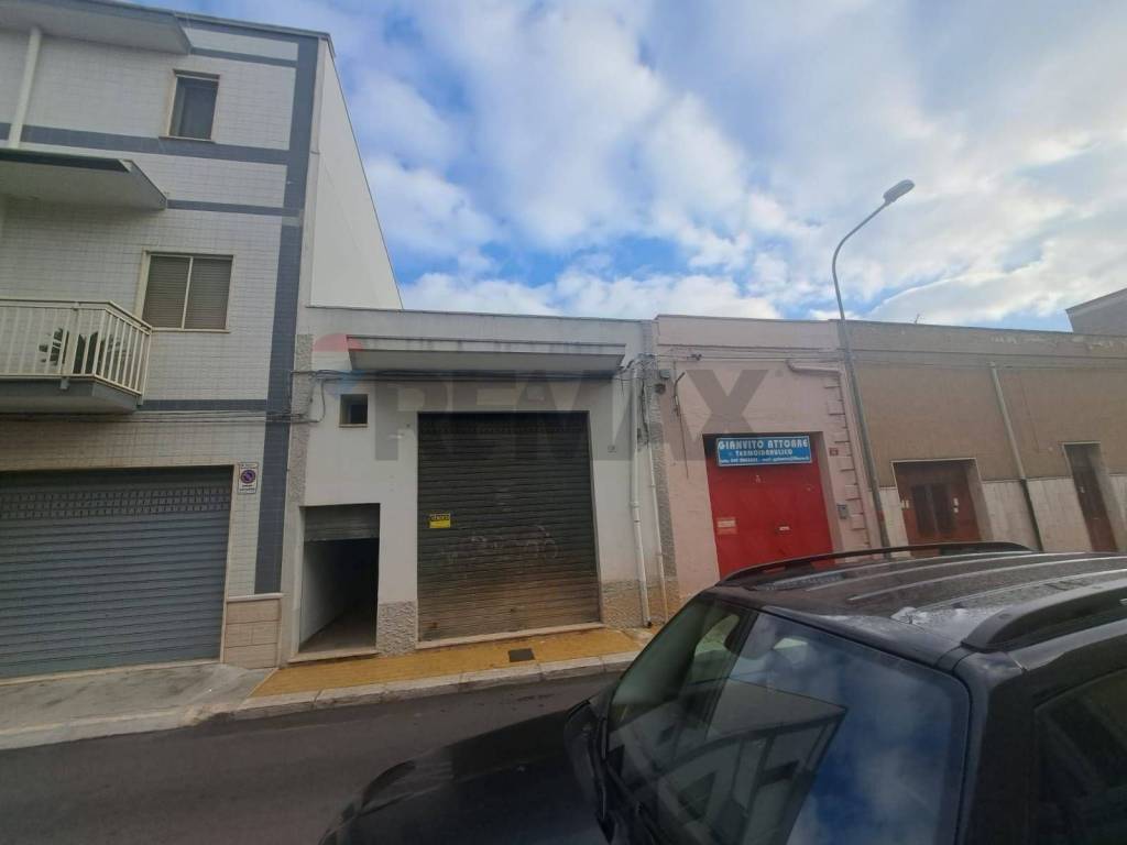 locale commerciale in vendita a San Vito dei Normanni in zona Centro Storico