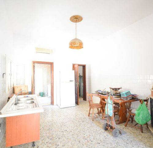 pentavano in vendita a San Vito dei Normanni in zona Centro Storico