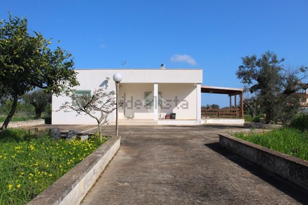 casa indipendente in vendita a San Vito dei Normanni in zona Specchia di Mare