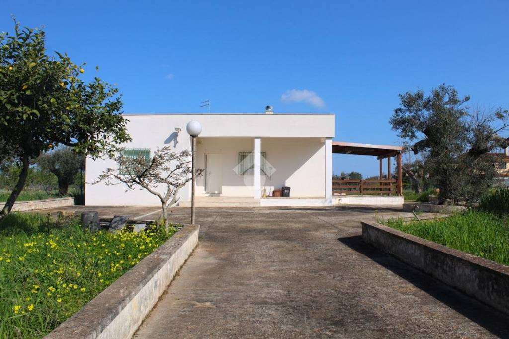 casa indipendente in vendita a San Vito dei Normanni in zona Specchia di Mare