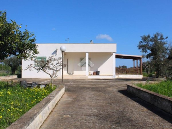 casa indipendente in vendita a San Vito dei Normanni in zona Specchia di Mare