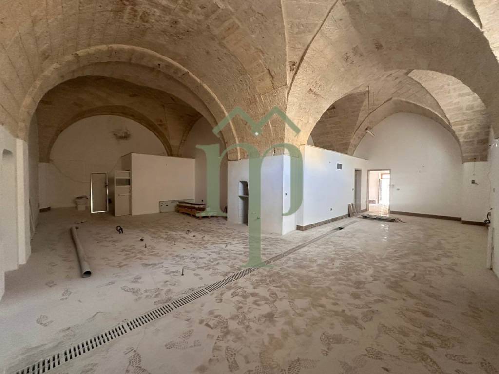 negozio in vendita a San Vito dei Normanni