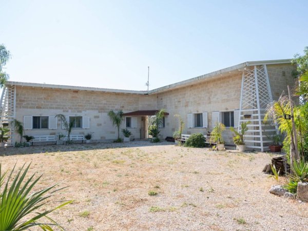casa indipendente in vendita a San Vito dei Normanni in zona Monte Madre