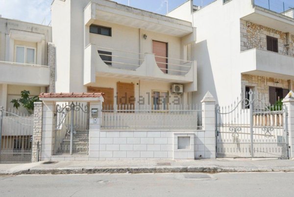 casa indipendente in vendita a San Vito dei Normanni in zona Conforto