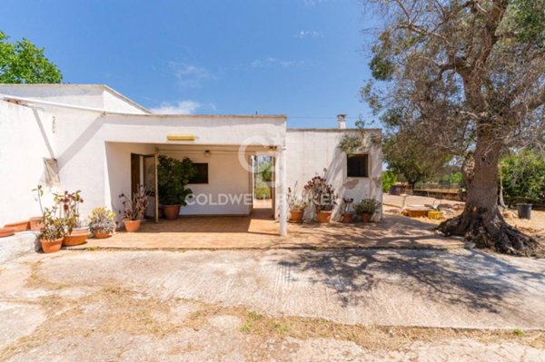 casa indipendente in vendita a San Vito dei Normanni in zona Poggioreale