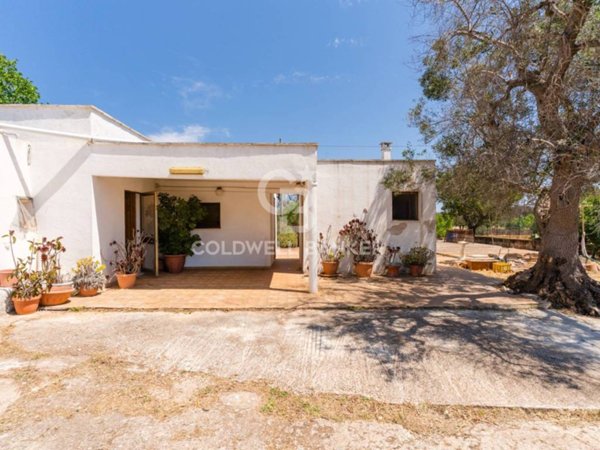 casa indipendente in vendita a San Vito dei Normanni in zona Poggioreale