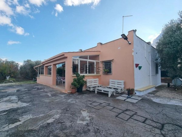 casa indipendente in vendita a San Vito dei Normanni in zona Poggioreale