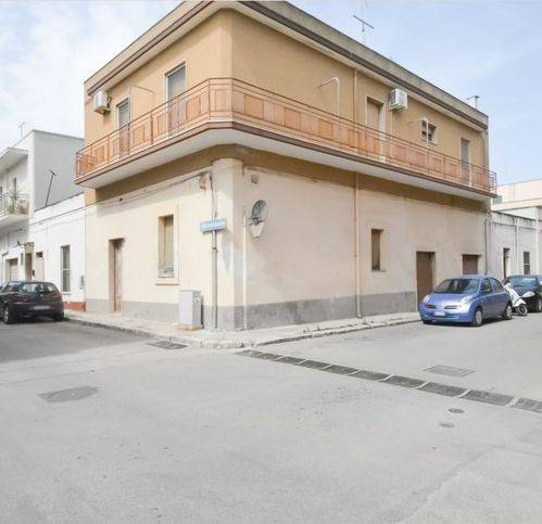 casa indipendente in vendita a San Vito dei Normanni in zona Centro Storico