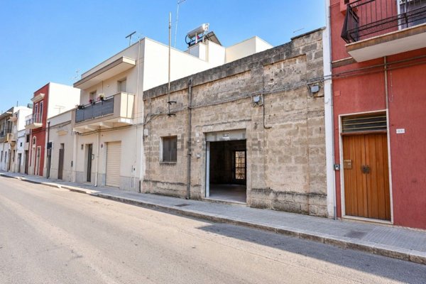 locale commerciale in vendita a San Vito dei Normanni in zona Centro Storico