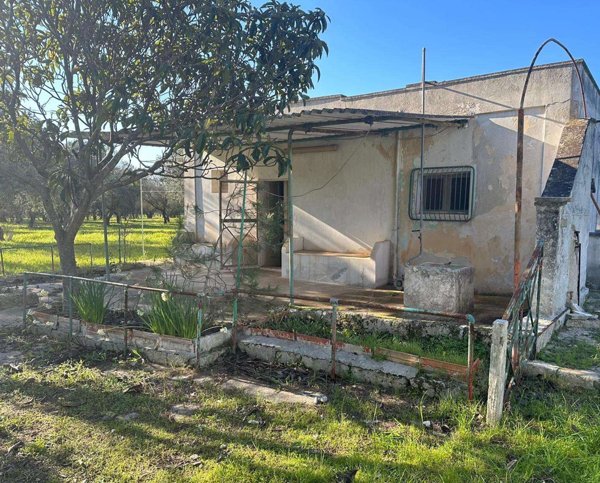 casa indipendente in vendita a San Vito dei Normanni in zona Centro Storico