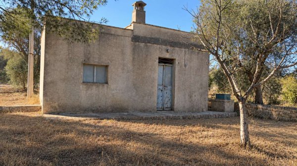 casa indipendente in vendita a San Vito dei Normanni in zona Poggioreale