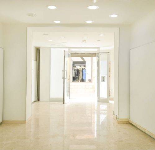 locale commerciale in vendita a San Vito dei Normanni in zona Centro Storico
