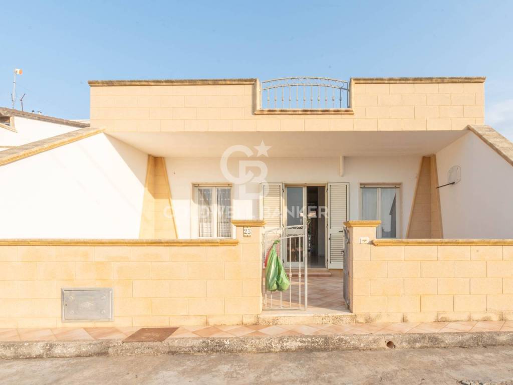 casa indipendente in vendita a Torchiarolo in zona Lendinuso