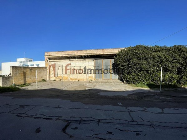 intera palazzina in vendita a Torchiarolo