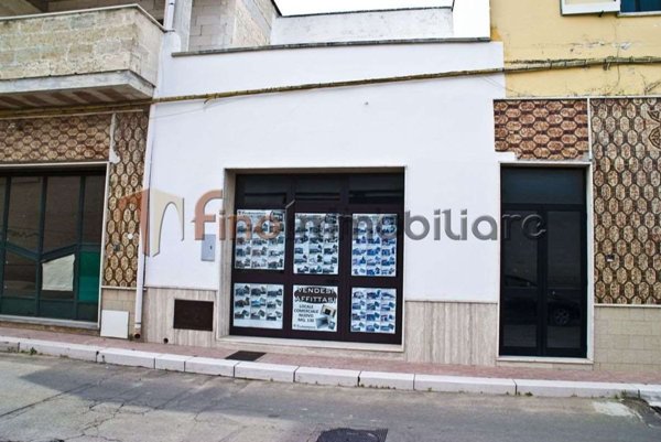 locale commerciale in vendita a Torchiarolo