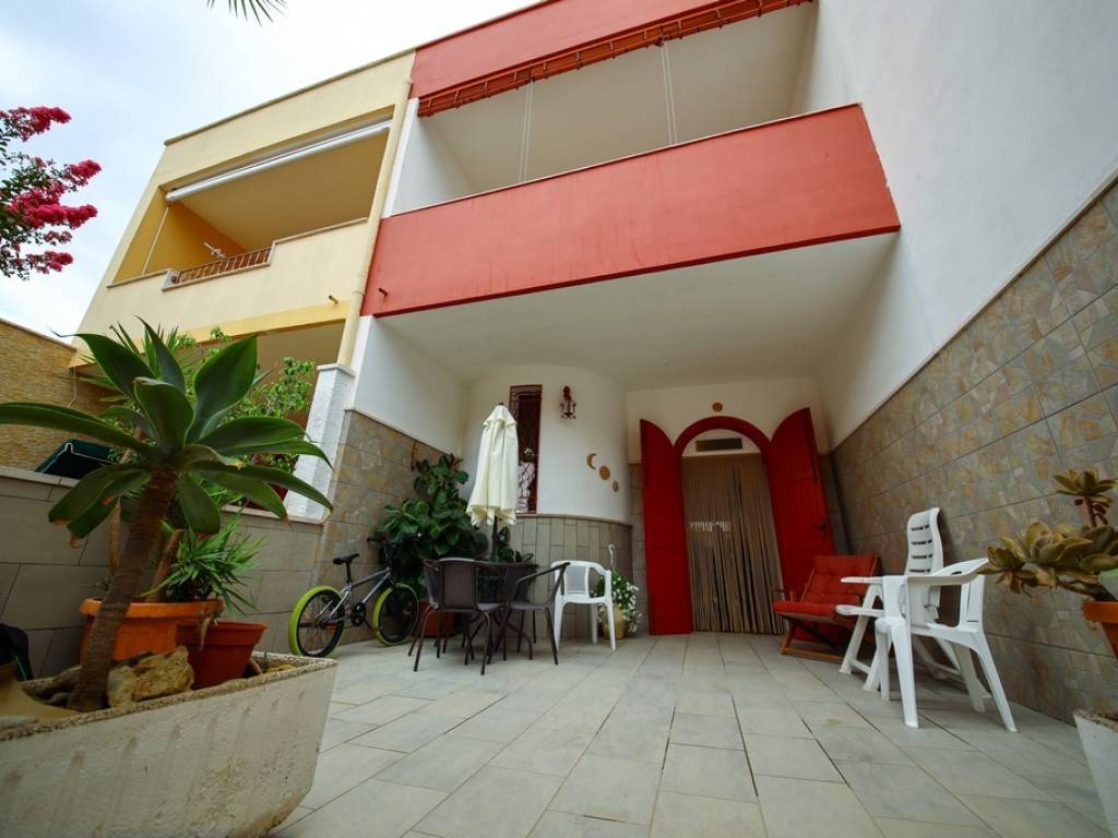 casa indipendente in vendita a Torchiarolo in zona Lendinuso