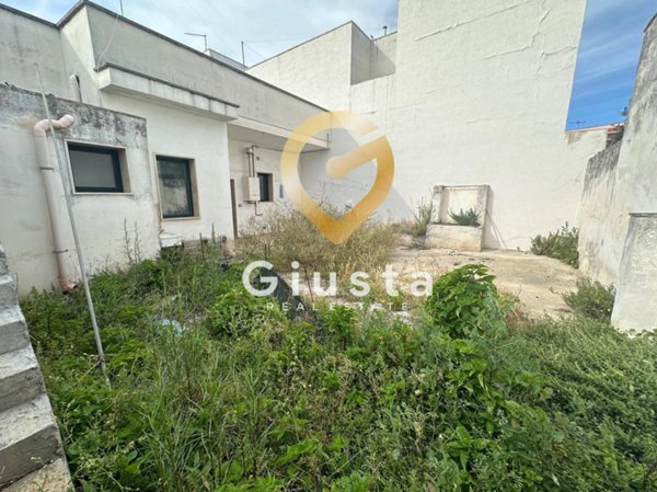 casa indipendente in vendita a Torchiarolo