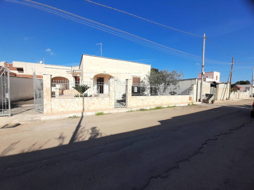 casa indipendente in vendita a Torchiarolo