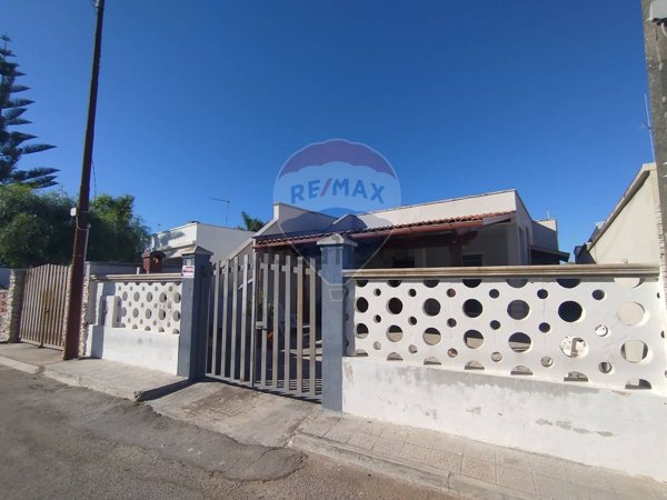 casa indipendente in vendita a Torchiarolo in zona Lendinuso