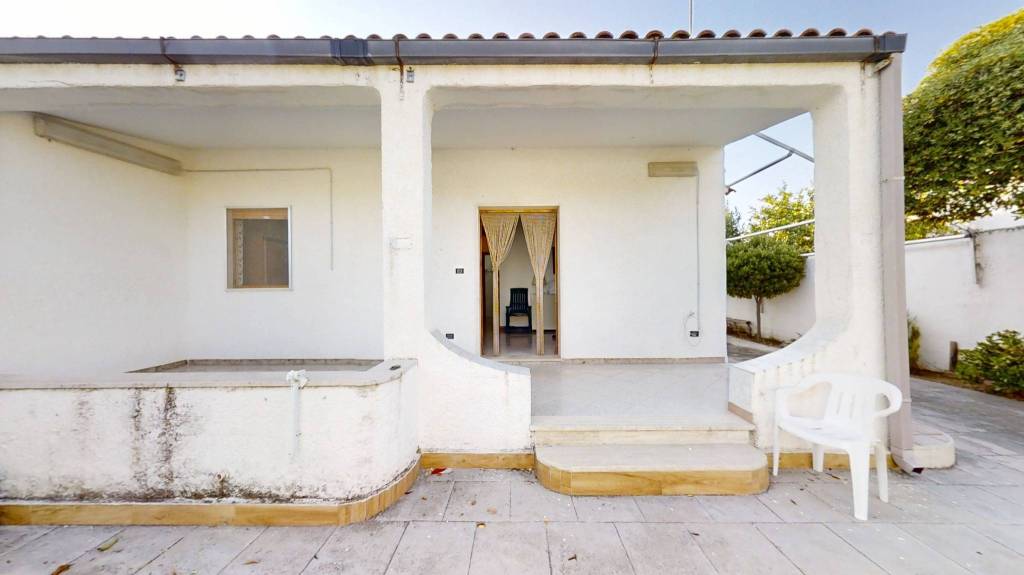 casa indipendente in vendita a Torchiarolo in zona Lendinuso