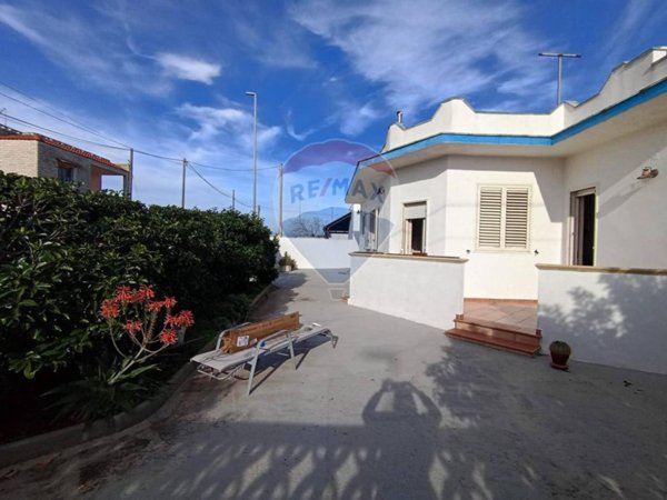 casa indipendente in vendita a Torchiarolo