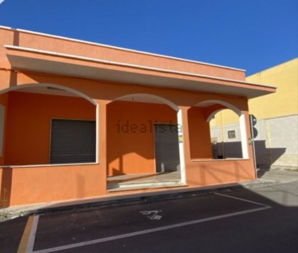 locale commerciale in vendita a Torchiarolo