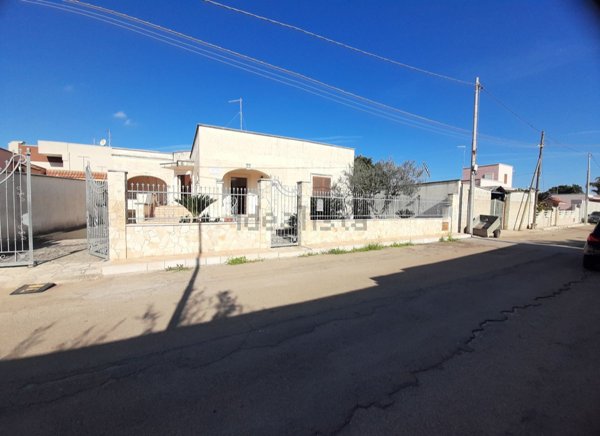 casa indipendente in vendita a Torchiarolo