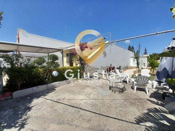 casa indipendente in vendita a Torchiarolo