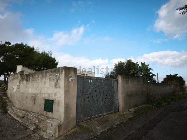casa indipendente in vendita a Torchiarolo in zona Lendinuso