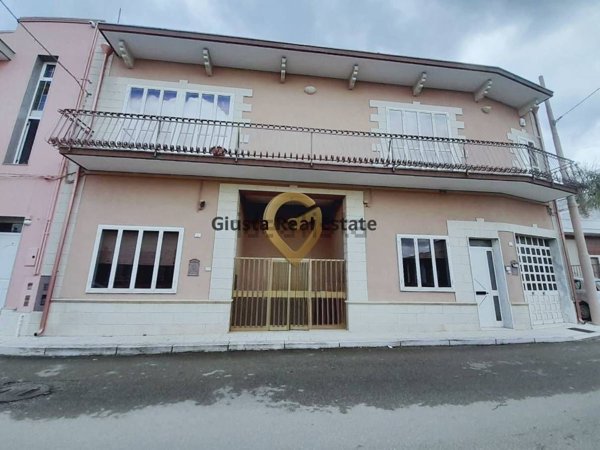 casa indipendente in vendita a Torchiarolo