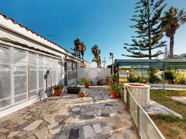 casa indipendente in vendita a Torchiarolo in zona Lendinuso