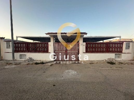casa indipendente in vendita a Torchiarolo in zona Lendinuso