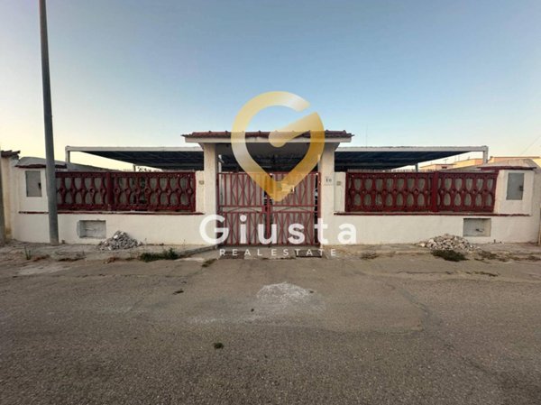 casa indipendente in vendita a Torchiarolo in zona Lendinuso