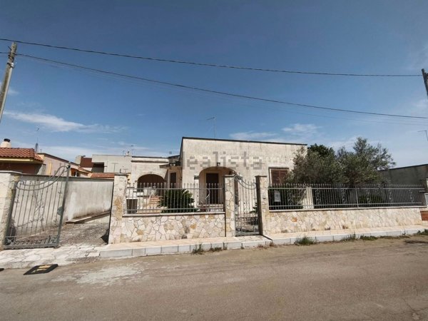 casa indipendente in vendita a Torchiarolo