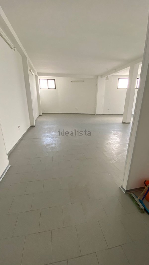 locale commerciale in vendita a Torre Santa Susanna