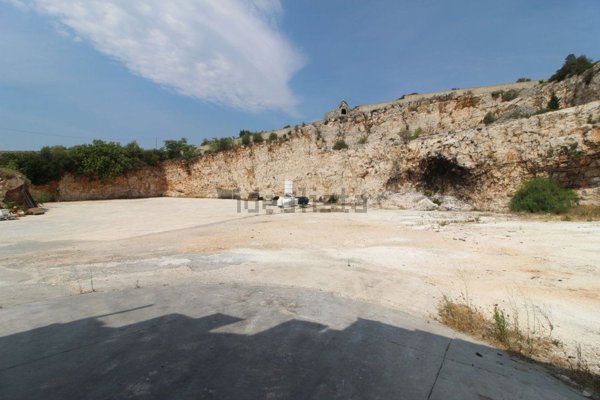 capannone in vendita a Villa Castelli