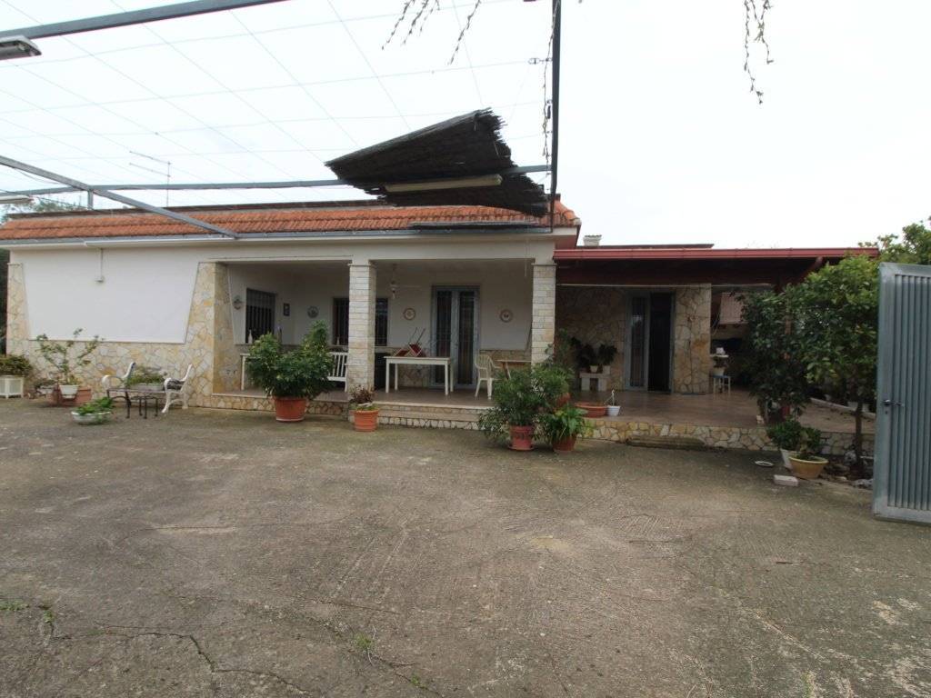 casa indipendente in vendita a Villa Castelli