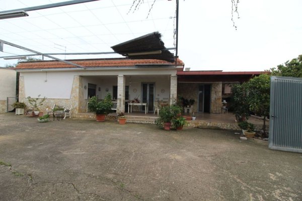 casa indipendente in vendita a Villa Castelli