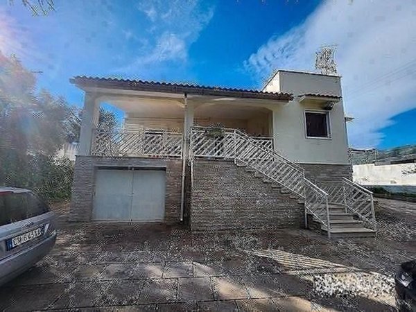 casa indipendente in vendita a Villa Castelli
